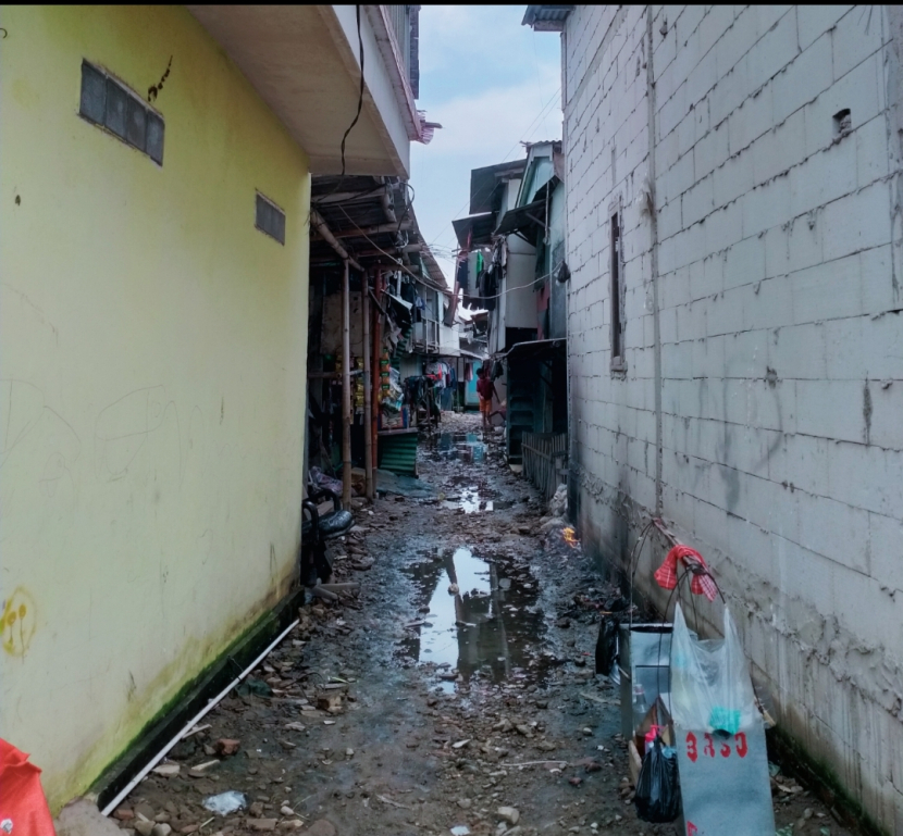 Suasana RW 022, Muara Angke, Kelurahan Pluit, Kecamatan Penjaringan, Kota Jakarta Utara, Provinsi DKI Jakarta yang mengalami krisis air sejak lama. Foto: Wilda Fizriyani 