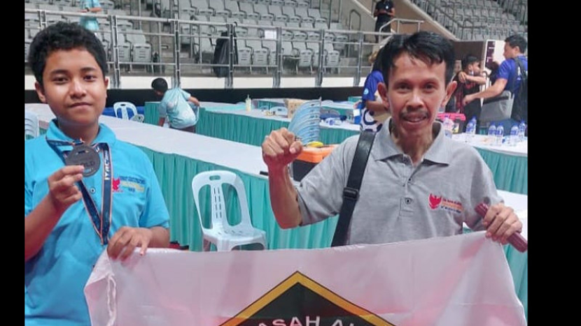 Almer Abiyyu Ahmad meraih medali emas di ajang International Youth Robotic Competition di Educity Sport Complex Johor Baru, Malaysia, 3-5 Juni 2023. Foto : pendis kemenag