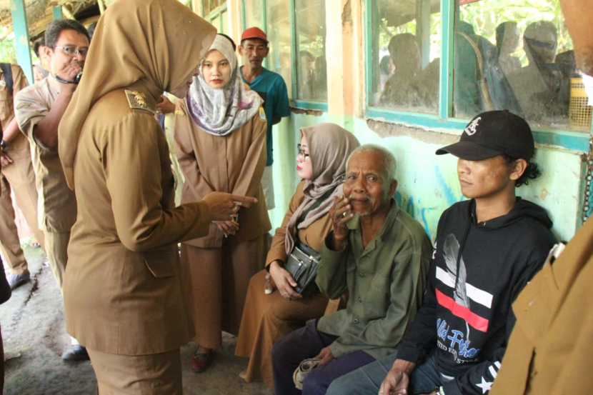 Wakil Bupati Cirebon, Wahyu Tjiptaningsih, saat melakukan monev. (Dok Diskominfo Kabupaten Cirebon)