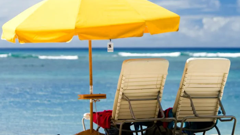 Seorang turis wanita tewas di Pantai Carolina Selatan tertusuk tiang payung yang tertiap angin.