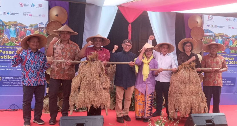 Pembukaan kegiatan Pasar Rakyat Mustikarasa 2024 yang digelar FOI di Bentara Budaya Jakarta, Jumat (16/8/2024). (Foto: republika.co.id) 