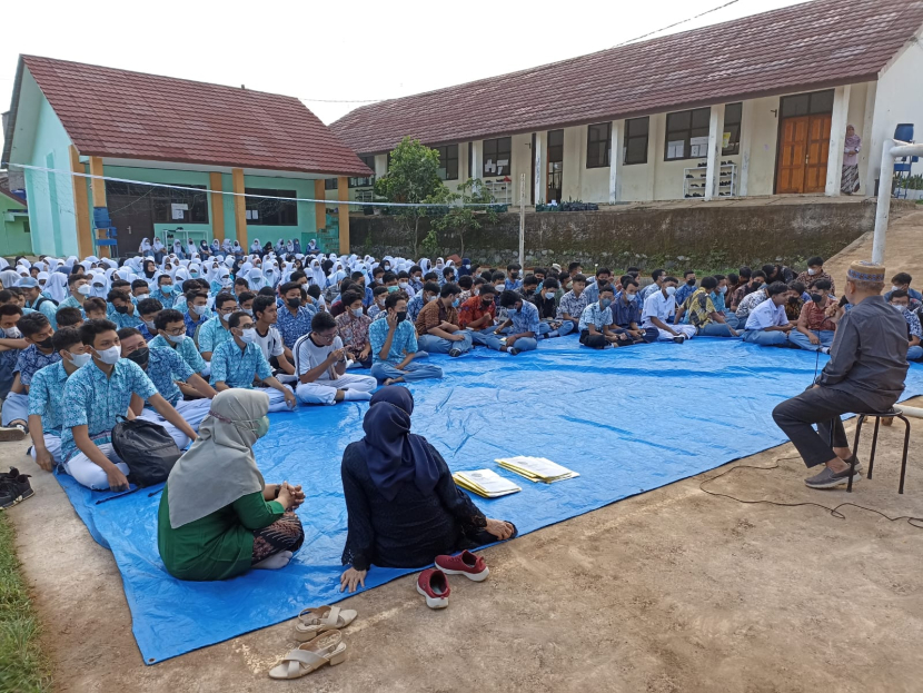 Kegiatan literasi baca al-qur'an di SMAN 11 Kota Depok.