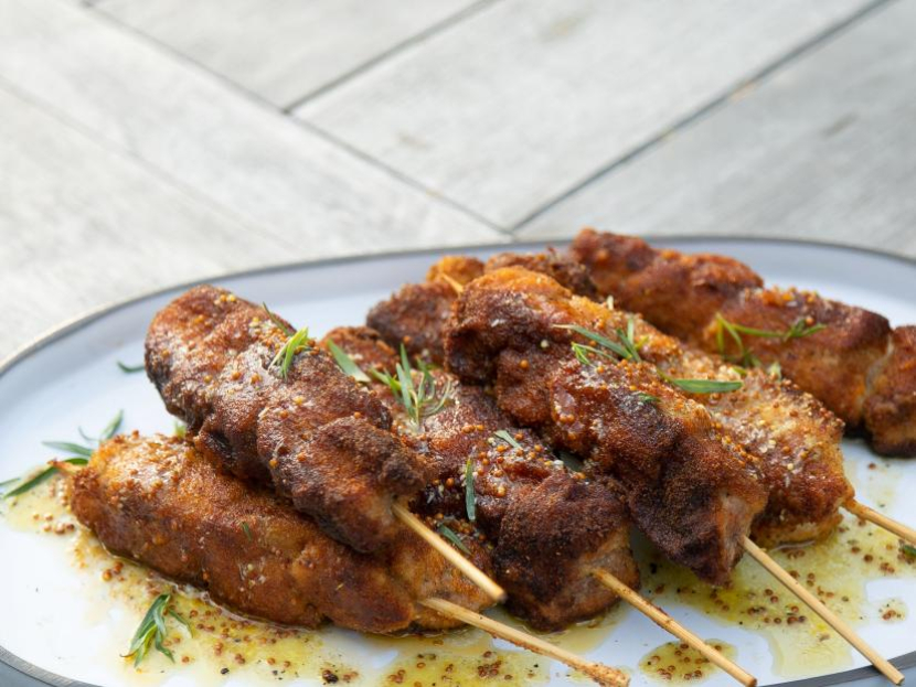 'City chicken' merupakan hidangan berbahan daging babi. Ada kalanya dicampur dengan daging sapi muda. Apa padanan istilahnya dalam bahasa Indonesia? (foto: foodnetwork.com).