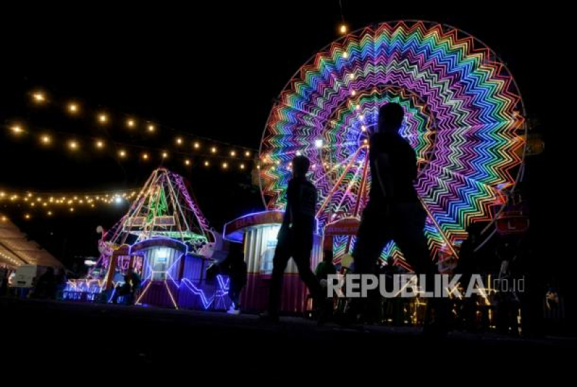 Suasana acara Jakarta Fair Kemayoran 2023 di JIExpo Kemayoran, Jakarta, Rabu (14/6/2023). Jakarta Fair Kemayoran 2023 kembali digelar selama 32 hari mulai dari 14 Juni hingga 16 Juli 2023 mendatang dalam rangka memperingati HUT ke-496 DKI Jakarta. Foto: Republika/Thoudy Badai