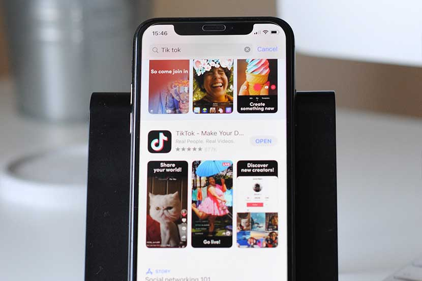 Aplikasi TikTok di iPhone. (Sumber: Hello I'm Nik/Unsplash)