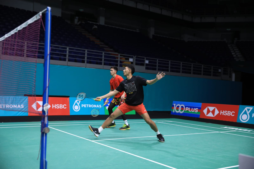 Skuad Merah Putih mencoba latihan di Axiata Arena tempat turnamen Malaysia Open 2023. Di antaranya pasangan peringkat 1 dunia, Fajar Alfian/Muhammad Rian Ardianto