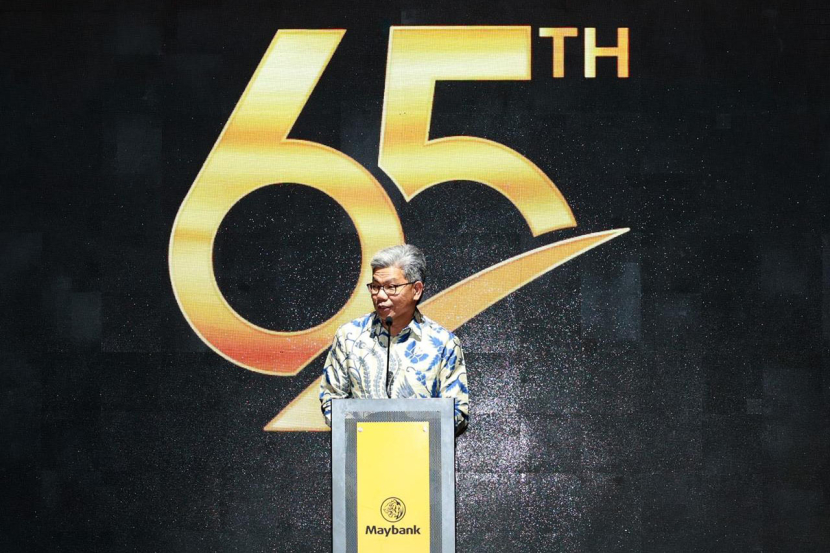 Presiden & Group CEO Maybank dan Presiden Komisaris Maybank Indonesia Dato’ Khairussaleh Ramli menyampaikan sambutan di acara Anniversary Dinner dalam rangka perayaan hari ulang tahun Maybank Indonesia ke-65.