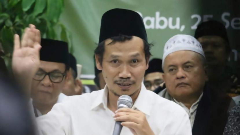 KH Ahmad Bahauddin Nursalim alias Gus Baha. Kiai asal Rembang Gus Baha bercerita tentang seorang guru yang membolehkan naskah ujian nasional dibocorkan. Foto: IST.