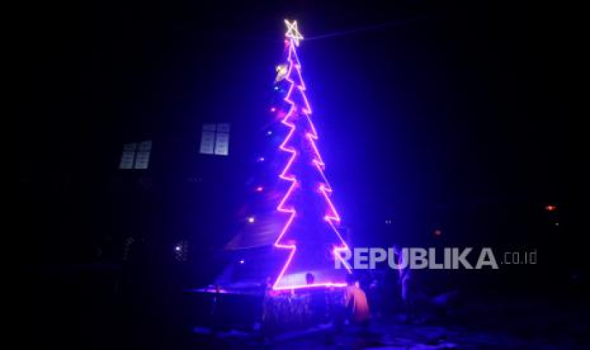 Perayaan Hari Natal. Hukum mengucapkan selamat Natal dari seorang Muslim kepada umat Nasrani setiap tahun menjadi polemik di masyarakat. Foto: Republika.