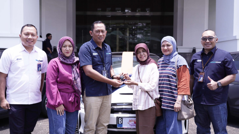 Nasabah asal Bandung mendapatkan hadiah mobil