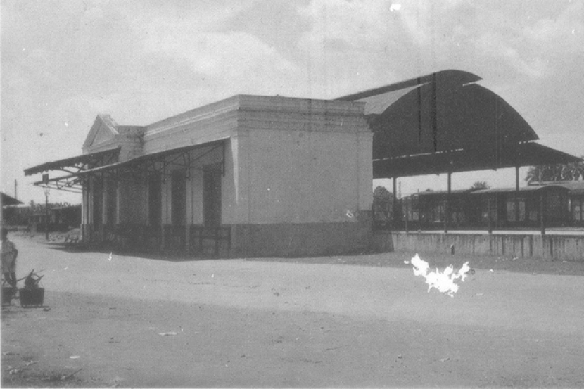 Bangunan awal Stasiun Pasar Senen yang dibangun BOS. (Sumber: Spoorwegstation op Java/laman resmi pt kai/kai.id)