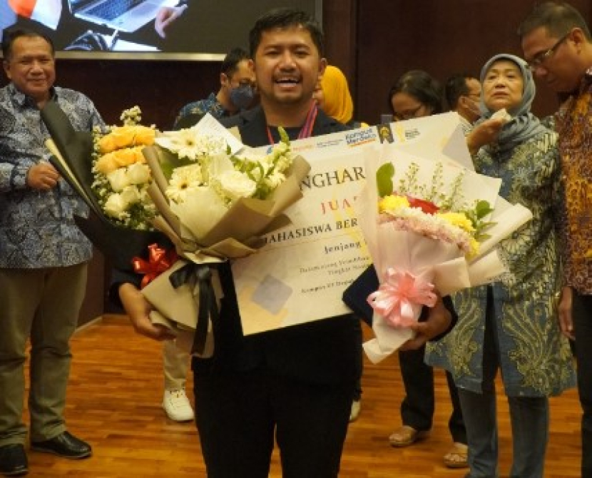 Ivan Taufiq Nugraha menjadi Juara 1 Pemilihan Mahasiswa Berprestasi (Pilmapres) tahun 2022 Jenjang Diploma.Foto : puspresnas
