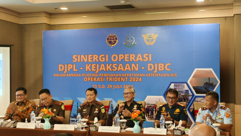 Direktorat Jenderal Perhubungan Laut bersama Kejaksaan dan Direktorat Jenderal Bea Cukai melakukan Kick off Meeting Operasi Sinergi Bersama yang diselenggarakan pada Senin (15/7), di Batam. (Dok. Matapantura.republika.co.id)