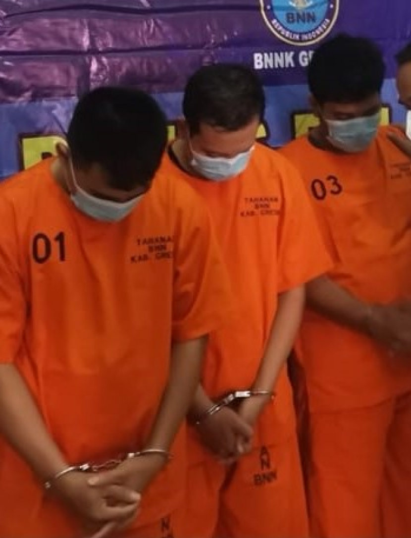 Pria di Gresik ditangkap setelah berpesta narkoba jenis sabu. (Foto: M Faiz)