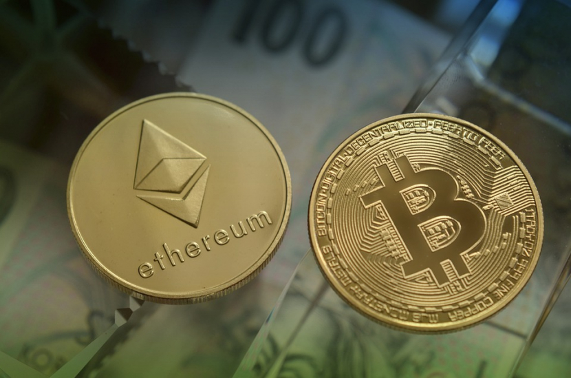 Pasokan bitcoin dan ethereum kian berkurang sehingga permintaan terhadap kedua kripto ini tinggi. (foto: pixabay).