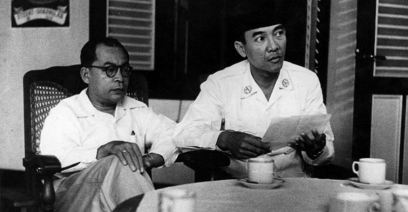 Soekarno dan Hatta. Dwitunggal Bung Karno dan Bung Hatta memiliki pemikiran berbeda tentang sistem pemerintah. Meski berbeda dan sempat bertentangan keduanya tidak menyimpan dendam.