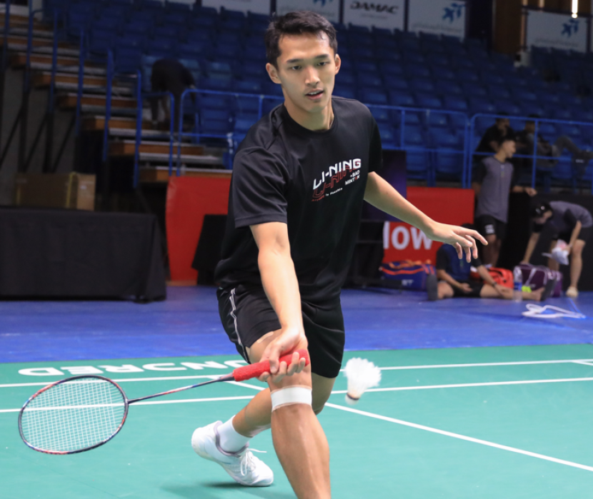 Pemain tunggal putra Indonesia, Jonatan Christie mengeluhkan karpet lapangan di venue Kejuaraan Asia 2023.