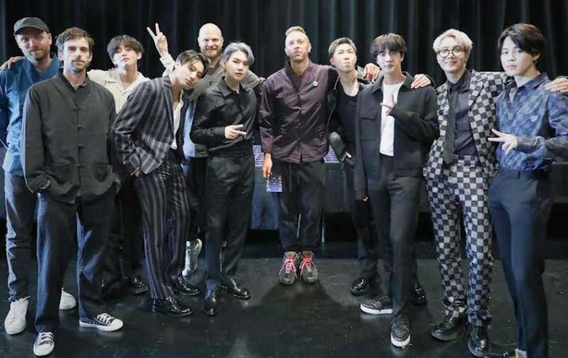 Coldplay berfoto bersama BTS. Coldplay tak ragu menunjukkan rasa kagumnya terhadap grup K-pop BTS. (Dok. BTS_twt)