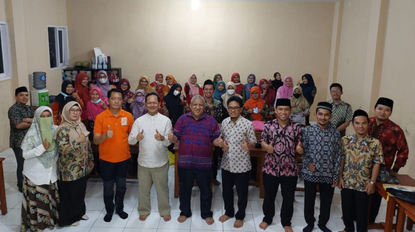 Pengurus Yayasan Peguruan Al-Iman dan para guru Sekolah Islam Al Iman, Bpjonggede, Bogor, mengikuti diskusi Implementasi Kurikulum Merdeka , Rabu (12/10/2022). (Foto: Dok Sekolah Islam Al-Iman)