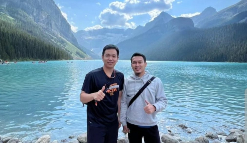 Hendra Setiawan dan Mohammad Ahsan saat jalan-jalan di Calgary, Kanada.