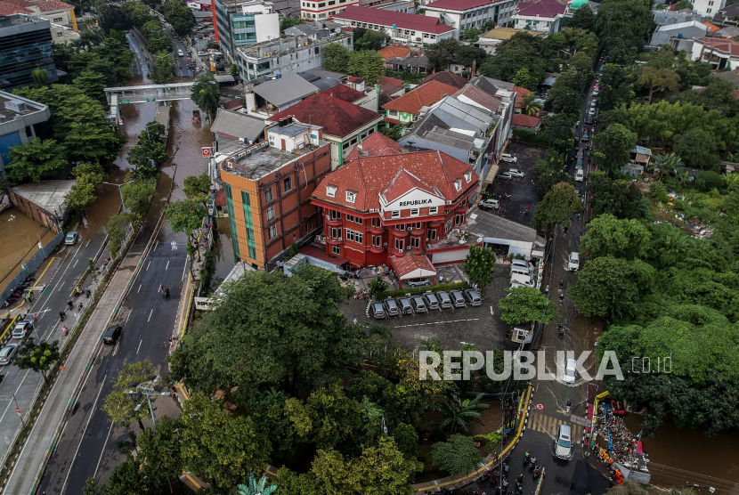 Kantor Republika di Jalan Warung Buncit. Pemprov DKI meresmikan pergantian 23 nama jalan di Jakarta dengan nama tokoh Betawi. Foto: Republika.