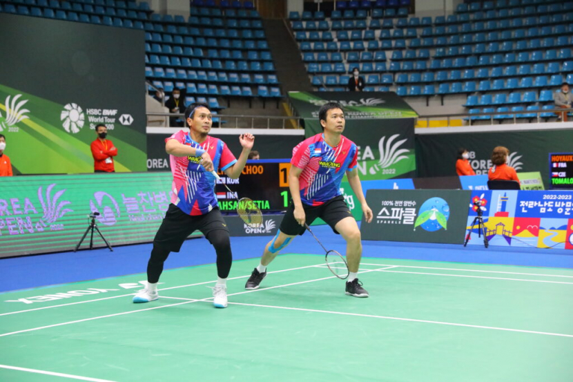 Mohammad Ahsan (kiri) dan Hendra Setiawan saat tampil di Korea Terbuka bulan lalu. (Foto: Humas PBSI)