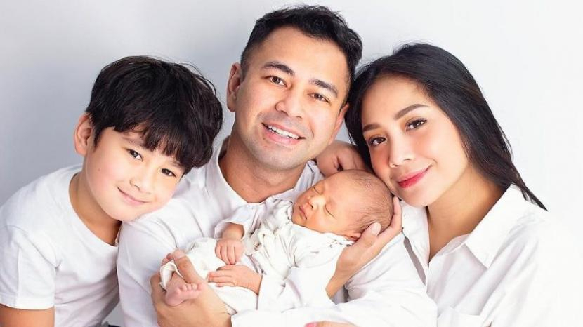  Keluarga Raffi Ahmad. Nagita Slavina membagikan tips agar anak bisa dekat dengan orang tuanya. Foto: Dok Republika