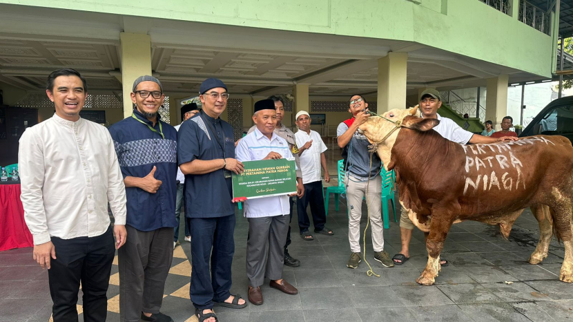 PT Pertamina Patra Niaga Regional Jawa Bagian Barat (JBB) menyalurkan hewan kurban sebanyak 49 ekor sapi dan 74 ekor kambing.  (Dok. Matapantura.republika.co.id)