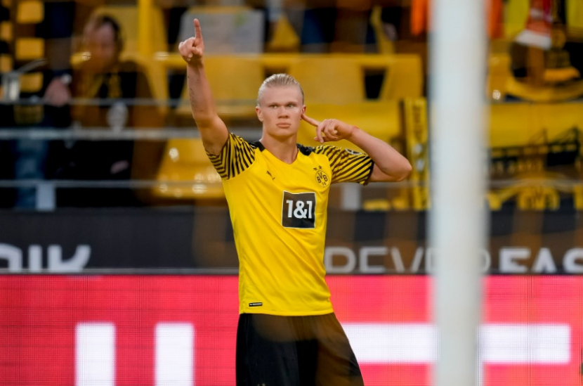 Striker Borussia Dortmund, Erling Haaland, belum memutuskan ingin berlabuh ke klub mana. (Twitter/@ErlingHaaland)