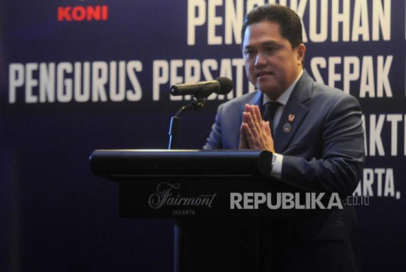 Ketua Umum PSSI Erick Thohir memberikan sambutan saat Pengukuhan dan Pelantikan Pengurus PSSI di Jakarta, Jumat (26/5/2023). KONI resmi melantik dan mengukuhkan 17 pengurus PSSI masa bakti 2023-2027. Foto: Republika/Putra M. Akbar