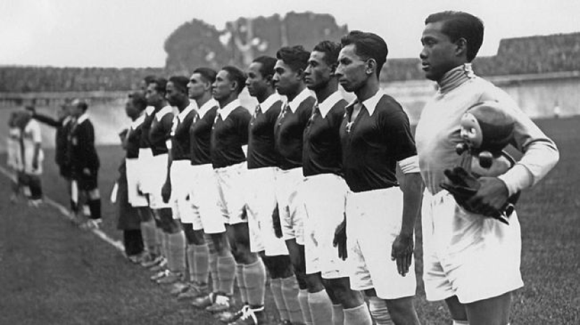 Timnas Hindia Belanda. Orang Belanda di Hindia Belanda sangat gila sepak bola, sampai-sampai pernah membentuk Timnas Hindia Belanda hingga berlaga di putaran final Piala Dunia 1938. Foto: IST.
