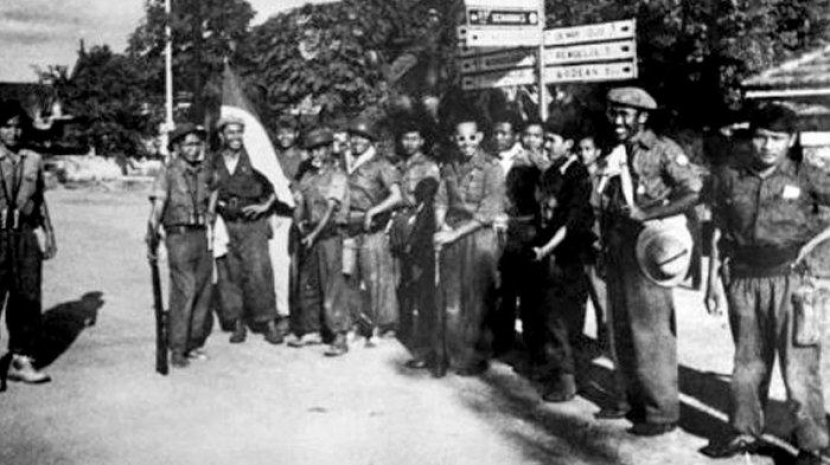 Pasukan TNI berada di batas kota Yogyakarta. Pasukan TNI merebut kembali Yogyakarta sebagai ibukota perjuangan RI selama enam jam dalam Serangan Umum 1 Maret 1949