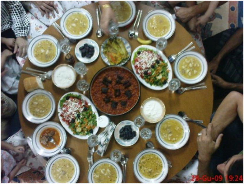 Hidangan buka puasa Muslim Bosnia