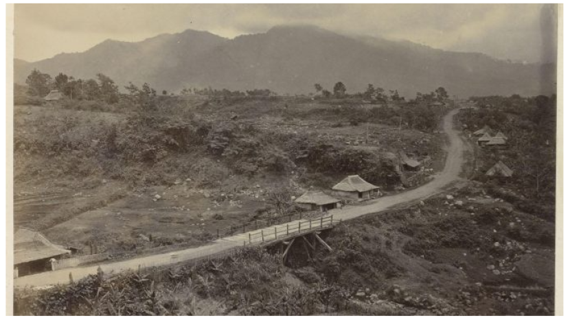 Kawasan Puncak. Sejak era Hindia Belanda, Bogor dan kawasan Puncak menjadi destinasi wisata favorit.