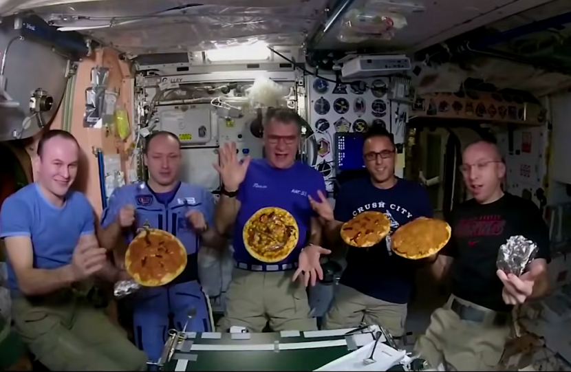 Para penghuni Stasiun Luar Angkasa Internasional. Foto: Video NASA 