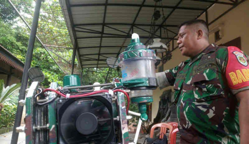 'Nikuba' alat konverter karya pemuda Cirebon yang mampu mengubah air menjadi bahan bakar minyak sepeda motor. Alat ini pun sudah dilakukan uji coba pada perjalanan Cirebon-Semarang. (Antara)