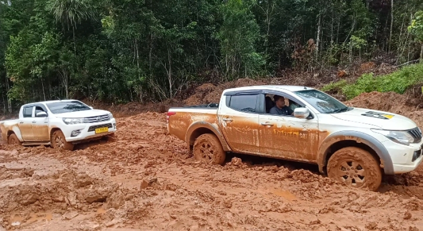 Jalan rusak jalur Merauke - Boven Digoel, Papua Selatan.