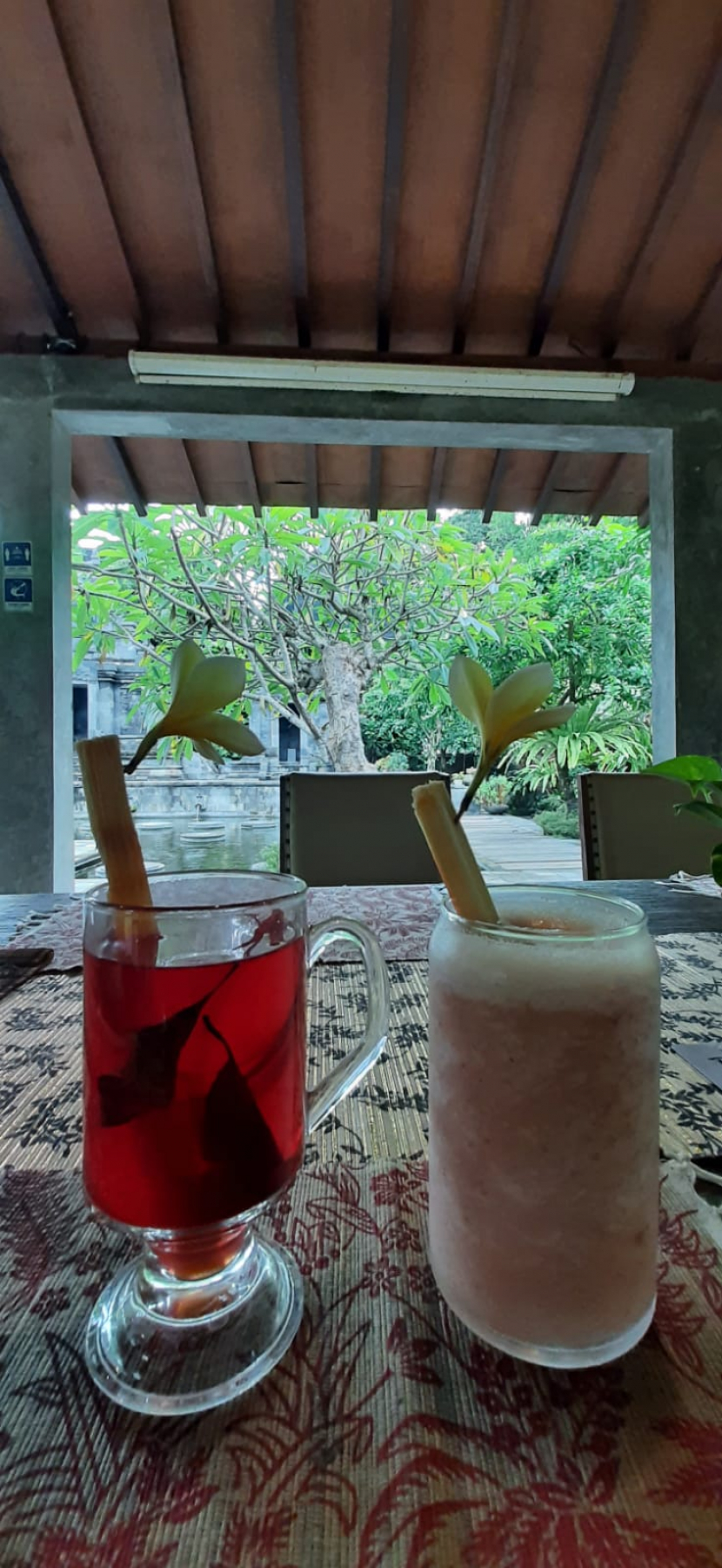 Boissons au restaurant du temple Tirto Raharjo, Kasongan, Yogyakarta