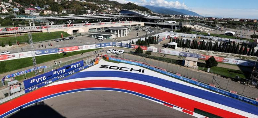 Pimpinan balap pertama-tama membatalkan Grand Prix Sochi 2022 yang direncanakan pada September. 