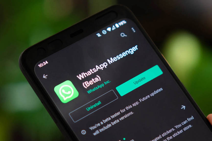 Aplikasi Whatsapp Beta di smartphone.