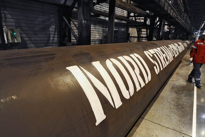 Para pejabat Rusia akan menyelidiki kebocoran pipa Nord Stream sebagai tindakan terorisme internasional (28/9/2022). Foto: Reuters (Republika.co.id)
