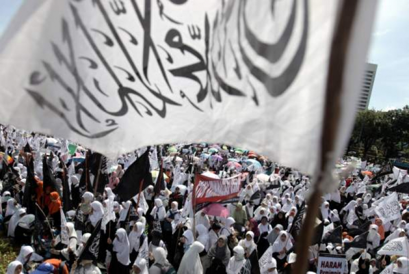 Unjuk rasa anggota Hizbut Tahrir Indonesia. (dok Republika)