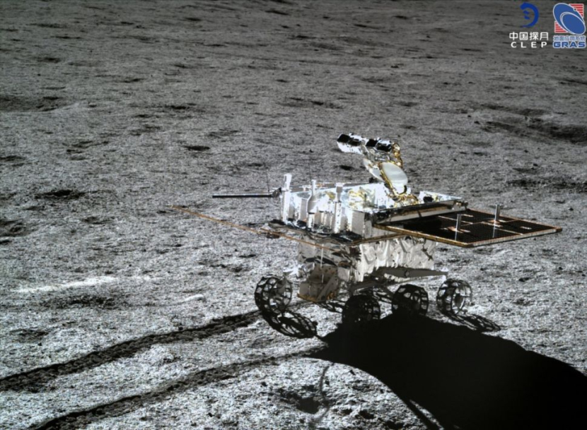 Robot Yutu 2 China yang telah menjelajahi sisi jauh bulan sejak 2019. China kini sedang mengerjakan rover bulan baru yang akan lebih otonom dan sedikit lebih besar dari Yutu 2. Gambar: CNSA/CLEP