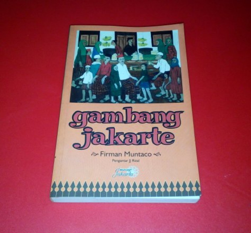 Buku Gambang Jakarte. Dalam buku Gambang Jakarte karya Firman Muntaco diceritakan seorang pejabat yang ketauan korupsi setelah dibongkar bini sendiri. Foto: IST.