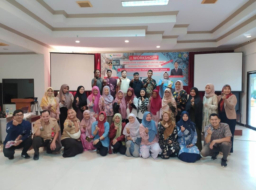 Dinas Penanaman Modal dan Perizinan Terpadu Satu Pintu (DPMPTSP) Kabupaten Indramayu, menggelar workshop tentang pembuatan konten videografi produk UMKM.