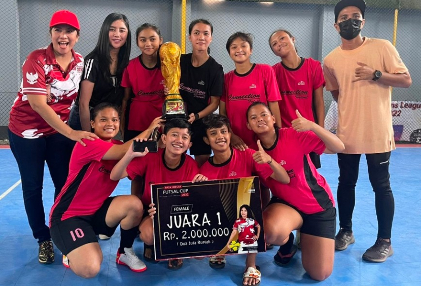 Tim Connection FC keluar sebagai Juara I Kategori Female dalam turnamen Tirta Siregar Futsal Cup 2022 Male and Female di Lapangan Futsal Junior Cibubur Jakarta Timur, Ahad (04/09/2022). 