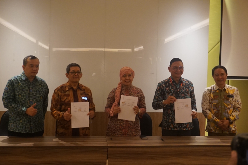  Penandatangan perjanjian kerja sama antara Ikatan Pembimbing Haji dan Umrah Indonesia (IPHUIN) dengan Perhimpunan Kedokteran Haji Indonesia (PERDOKHI), dan Perhimpunan Dokter Spesialis Kedokteran Fisik dan Rehabilitasi Indonesia  (PERDOSRI). (Foto: PERDOSRI)