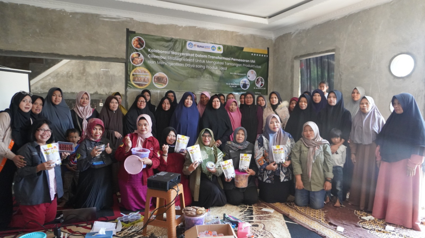 Program pengabdian kepada masyarakat yang diselenggarakan oleh Universitas Winaya Mukti dan Universitas Majalengka. (Dok. Matapantura.republika.co.id)