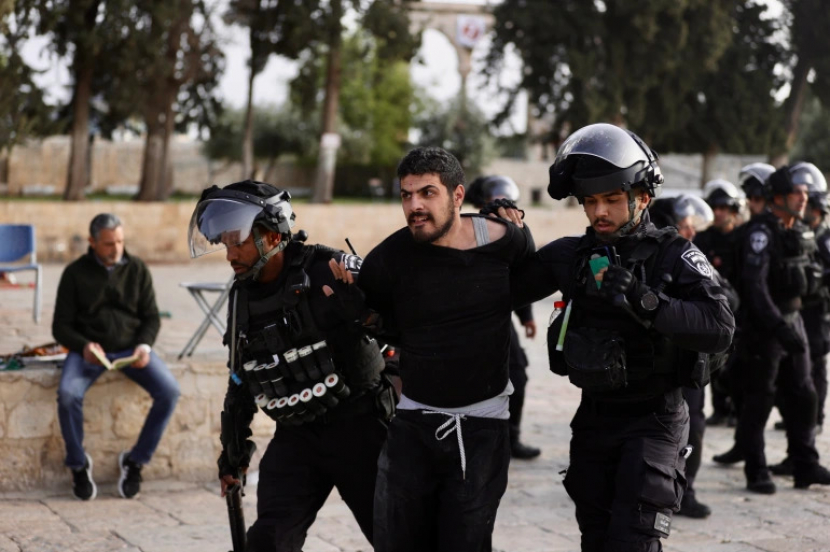 Dua warga Palestina ditangkap dan dua terluka [Mostafa Alkharouf/Anadolu]