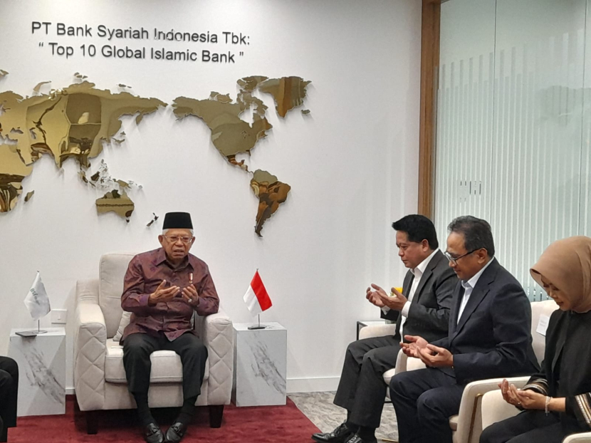 Wapres) KH Ma’ruf Amin meninjau Kantor Bank Syariah Indonesia (BSI) Perwakilan Dubai di Unit 509, Gate District 3, Dubai International Financial Centre (DIFC), Syekh Zayed Road, Dubai, Uni Emirat Arab (UEA) pada Jumat (4/11/2022). Fuji E Permana